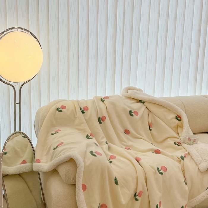 91家纺网 家纺一手货源 找家纺 昔可家纺 2023新款ins风牛奶绒羊羔绒印花毛毯（风格二） 粉嫩小郁金