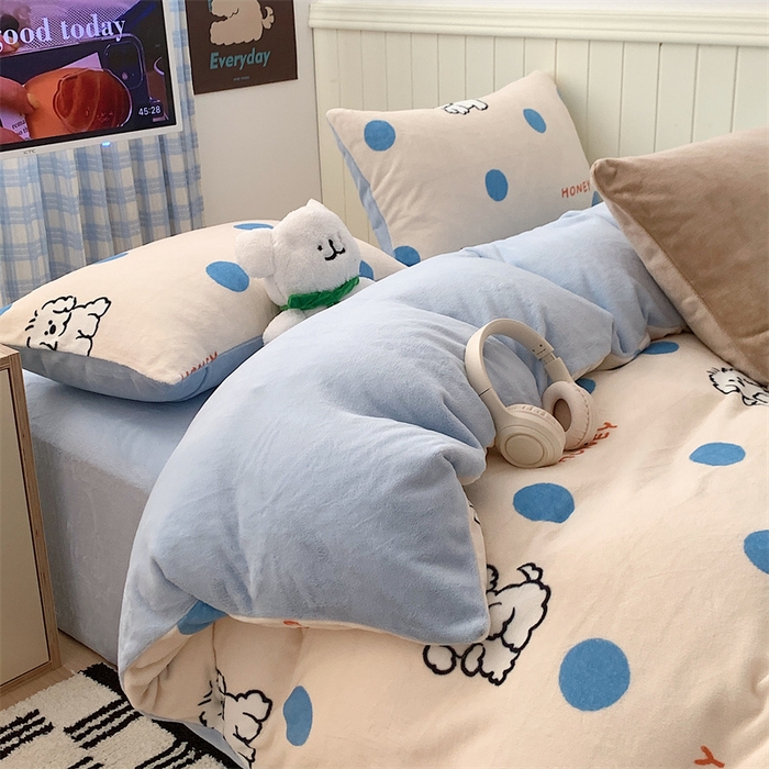 91家纺网 家纺一手货源 找家纺 星期八 2023新款210g双面牛奶绒印花四件套 波点狗狗