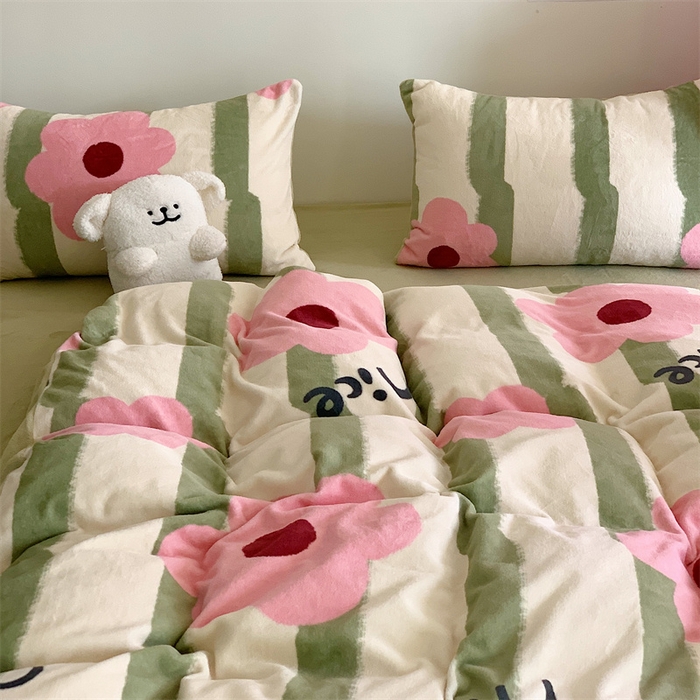 91家纺网 家纺一手货源 找家纺 星期八 2023新款210g双面牛奶绒印花四件套 花花