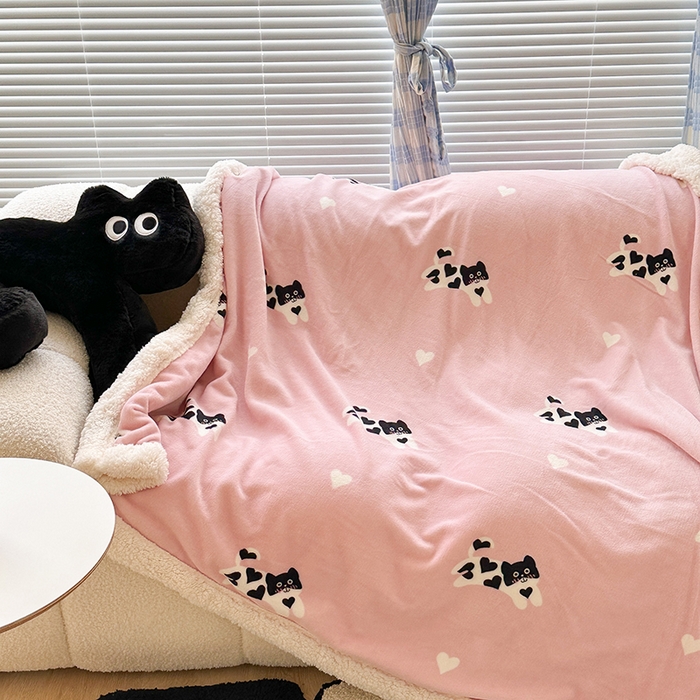 91家纺网 家纺一手货源 找家纺 昔可家纺 2023新款ins风牛奶绒羊羔绒印花毛毯（风格二） 爱心小黑猫