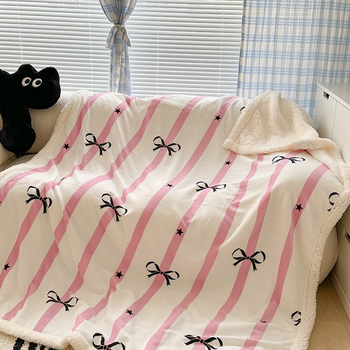 91家纺网 家纺一手货源 找家纺 昔可家纺 2023新款ins风牛奶绒羊羔绒印花毛毯（风格二） 星星竖条蝴蝶结