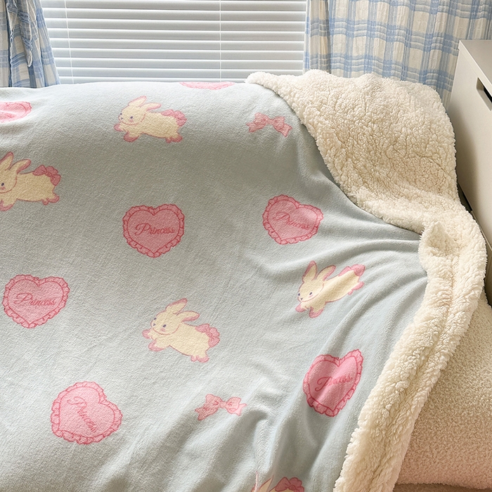 91家纺网 家纺一手货源 找家纺 昔可家纺 2023新款ins风牛奶绒羊羔绒印花毛毯（风格二） 萝莉爱心兔