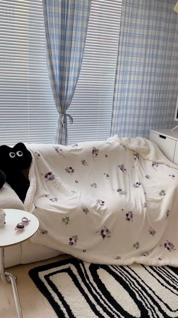 91家纺网 家纺一手货源 找家纺 昔可家纺 2023新款ins风牛奶绒羊羔绒印花毛毯（风格二） 紫色葡萄