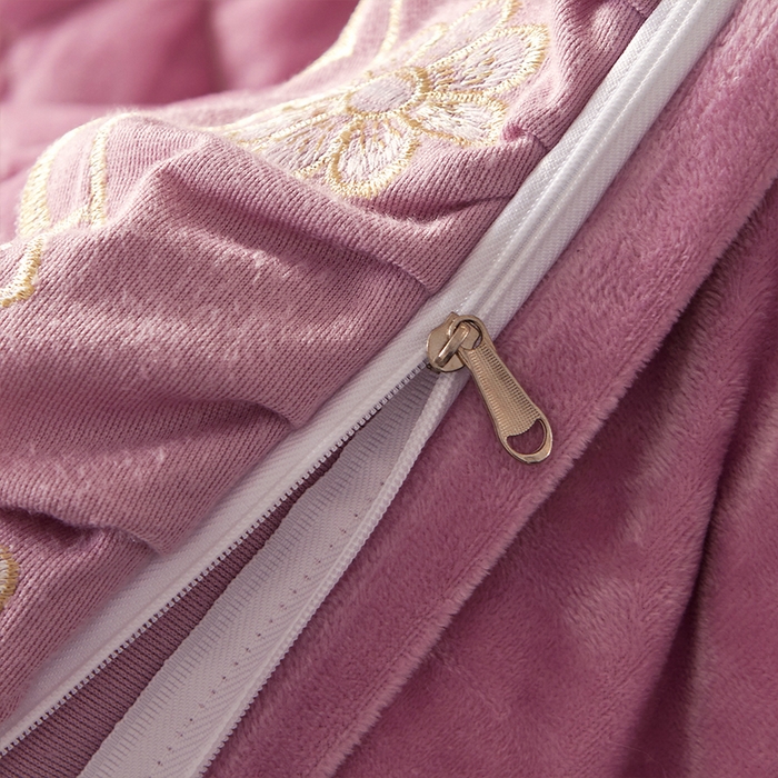 91家纺网 家纺一手货源 找家纺 罗艺轩 2024新款花季宝宝绒全套夹棉絎缝加厚系列床裙套件 丁香紫