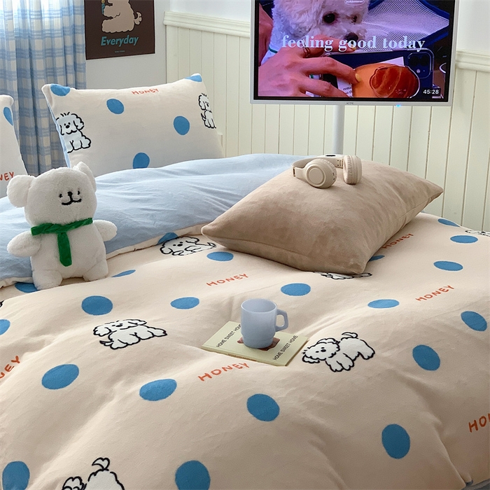 91家纺网 家纺一手货源 找家纺 星期八 2023新款210g双面牛奶绒印花四件套 波点狗狗