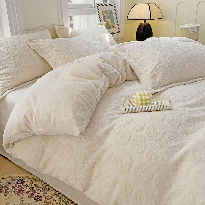 91家纺网 家纺一手货源 找家纺 寐居家纺 2023年高克重烂花牛奶绒四件套 韩式玫瑰-米白