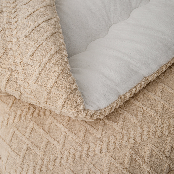 91家纺网 家纺一手货源 找家纺 雅蔓依 2025新款塔芙绒羊羔绒冬被被子被芯 卡其色