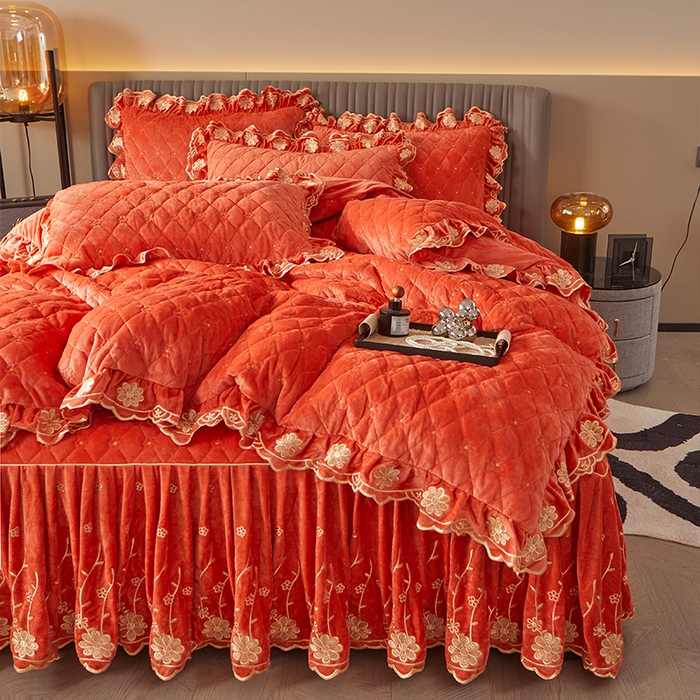 91家纺网 家纺一手货源 找家纺 罗艺轩 2024新款花季宝宝绒全套夹棉絎缝加厚系列床裙套件 爱玛橙