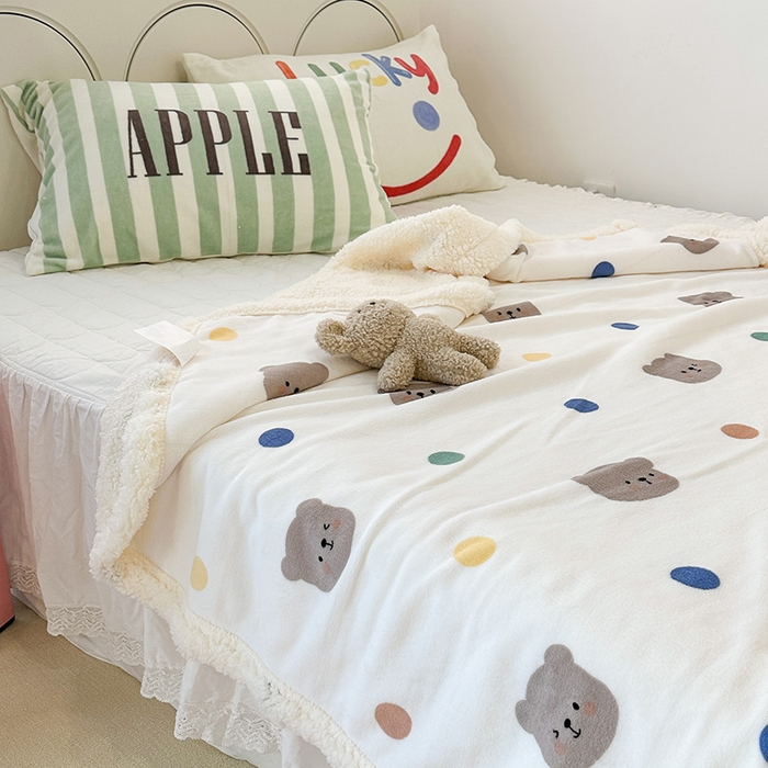 91家纺网 家纺一手货源 找家纺 昔可家纺 2023新款ins风牛奶绒羊羔绒印花毛毯（风格一） 彩色波点熊