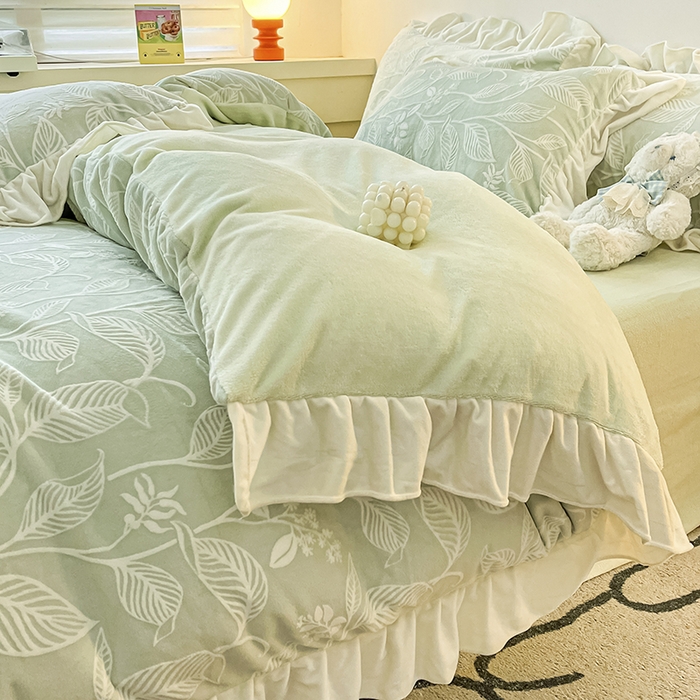 91家纺网 家纺一手货源 找家纺 琪格格纺织 2024新款暖绒蓄热全消光雕花绒花边四件套-雕花绒花边 雕花绒花边 迪娅妮 浅绿