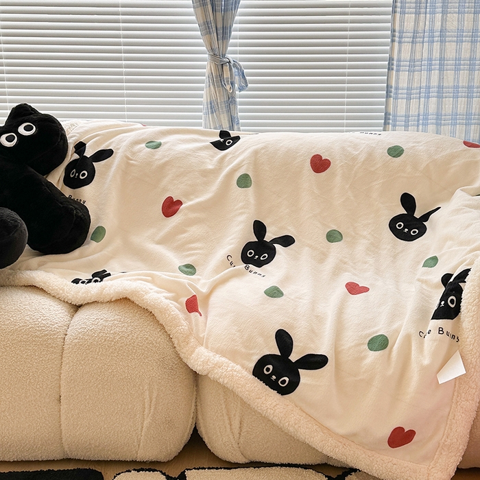 91家纺网 家纺一手货源 找家纺 昔可家纺 2023新款ins风牛奶绒羊羔绒印花毛毯（风格二） 波点小黑兔