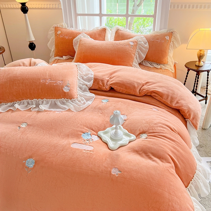 91家纺网 家纺一手货源 找家纺 可以家居 2023新款牛奶绒绣花花边款四件套玫瑰庄园 爱玛橙