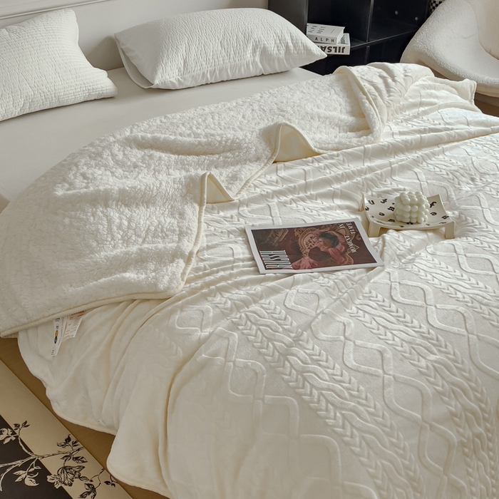 91家纺网 家纺一手货源 找家纺 宜家坊 新款秋冬高克重法莱绒羊羔绒立体剪花纯色多功能毛毯 奶油白