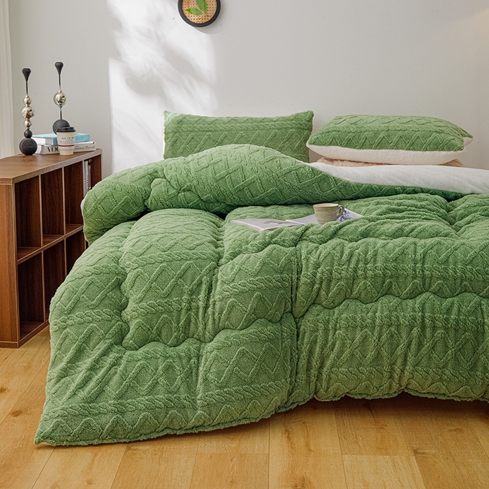 91家纺网 家纺一手货源 找家纺 雅蔓依 2025新款塔芙绒羊羔绒冬被被子被芯 果绿色