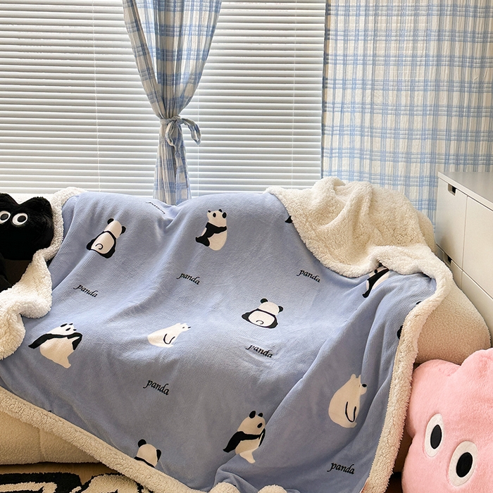 91家纺网 家纺一手货源 找家纺 昔可家纺 2023新款ins风牛奶绒羊羔绒印花毛毯（风格二） 蓝底熊猫