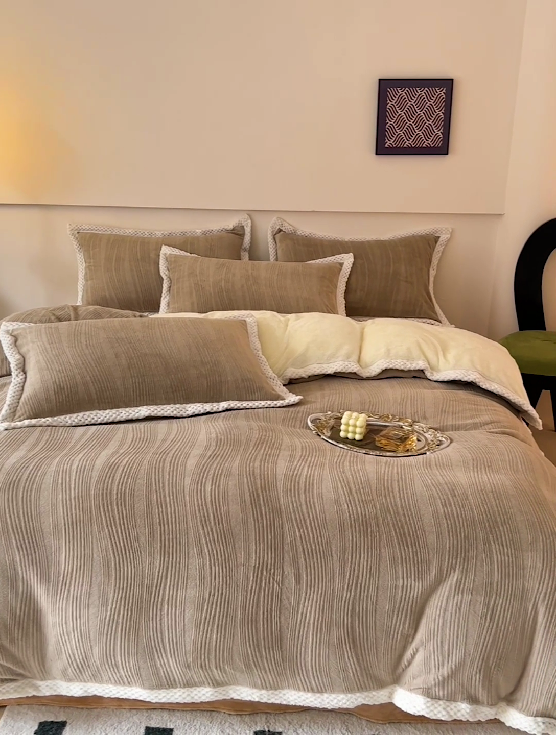 91家纺网 家纺一手货源 找家纺 （总）琪格格纺织 2023新款暖绒包边雕花绒简约款四件套