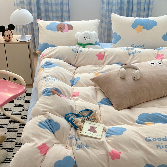 91家纺网 家纺一手货源 找家纺 星期八 2023新款210g双面牛奶绒印花四件套 云朵狗狗