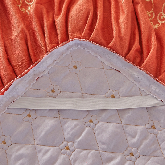 91家纺网 家纺一手货源 找家纺 罗艺轩 2024新款欧洲风情宝宝绒可拆卸夹棉床裙三件套 爱玛橙