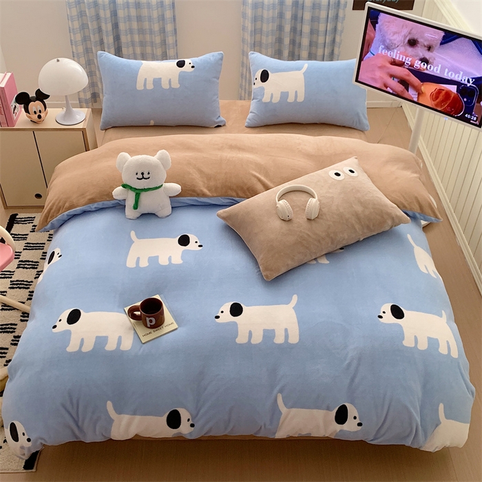 91家纺网 家纺一手货源 找家纺 星期八 2023新款210g双面牛奶绒印花四件套 蓝色狗狗