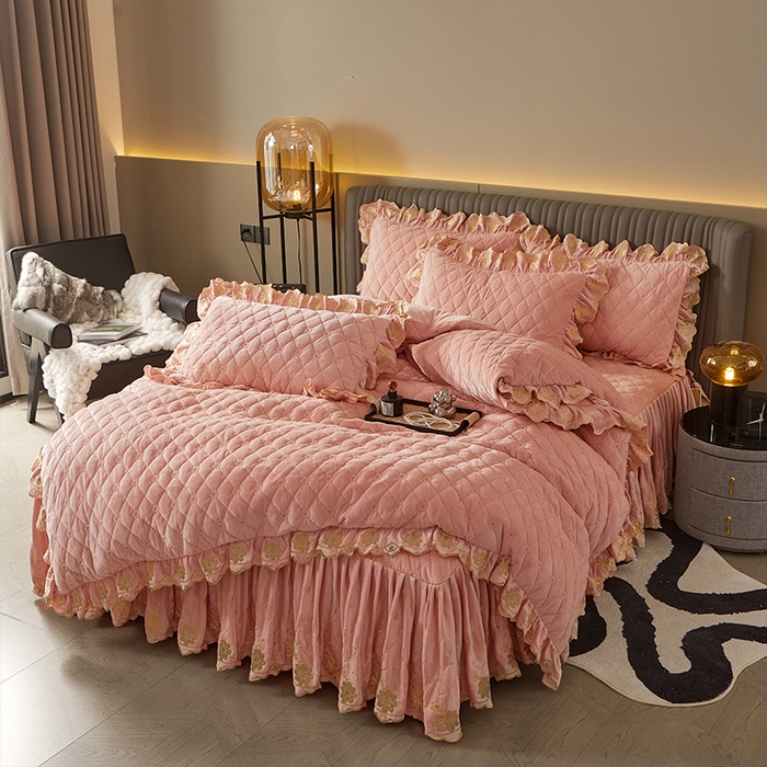 91家纺网 家纺一手货源 找家纺 罗艺轩 2024新款花季宝宝绒全套夹棉絎缝加厚系列床裙套件 美人玉