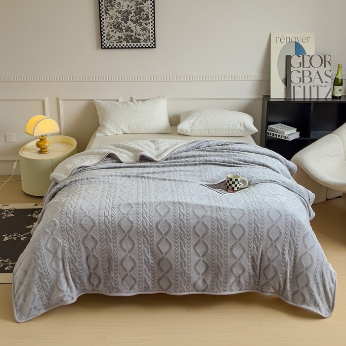 91家纺网 家纺一手货源 找家纺 宜家坊新款秋冬高克重法莱绒羊羔绒立体剪花纯色多功能毛毯 烟灰蓝