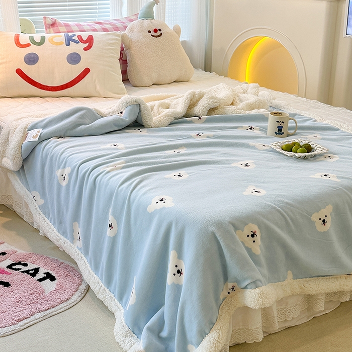 91家纺网 家纺一手货源 找家纺 昔可家纺 2023新款ins风牛奶绒羊羔绒印花毛毯（风格一） 蓝底小白熊