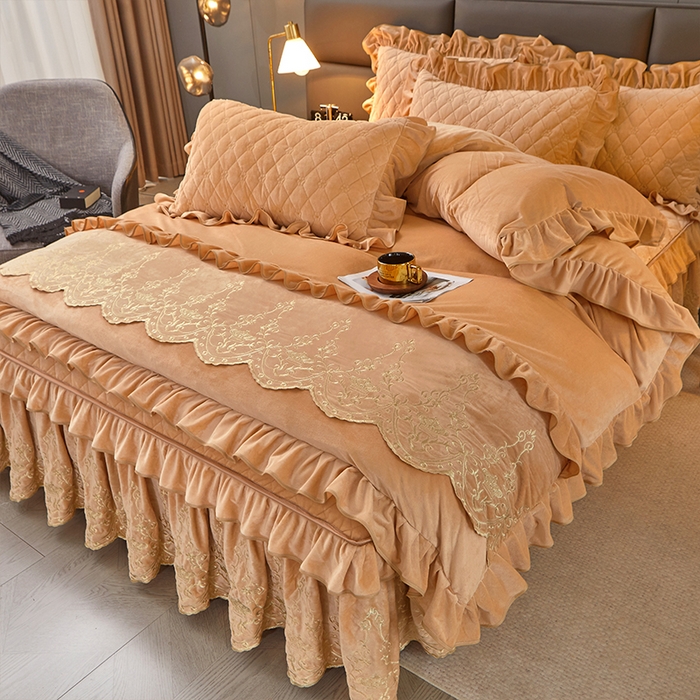 91家纺网 家纺一手货源 找家纺 罗艺轩 2024新款欧洲风情宝宝绒可拆卸夹棉床裙四件套 香槟金