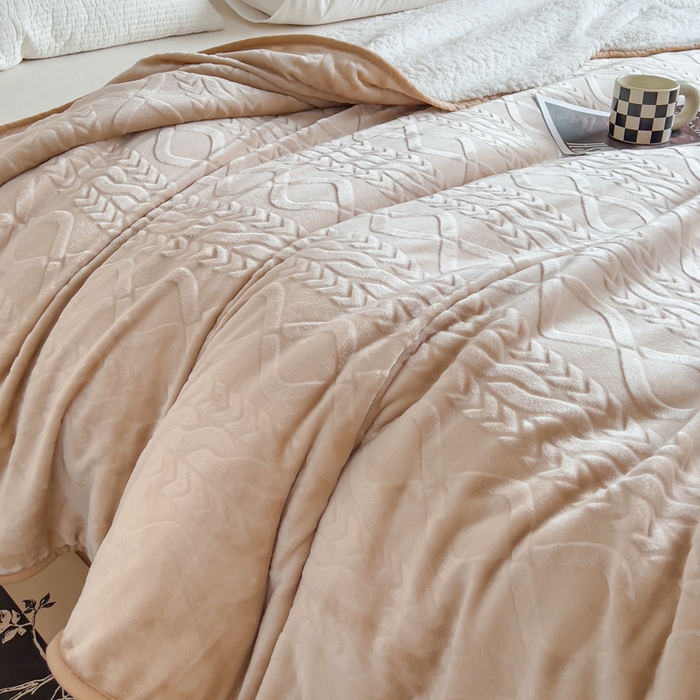 91家纺网 家纺一手货源 找家纺 宜家坊 新款秋冬高克重法莱绒羊羔绒立体剪花纯色多功能毛毯 浅奶咖