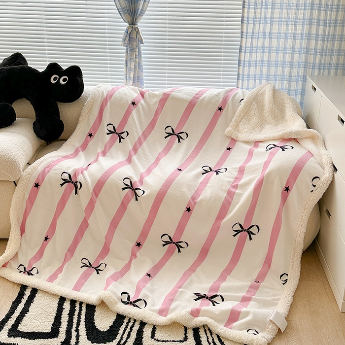 91家纺网 家纺一手货源 找家纺 昔可家纺 2023新款ins风牛奶绒羊羔绒印花毛毯（风格二） 星星竖条蝴蝶结