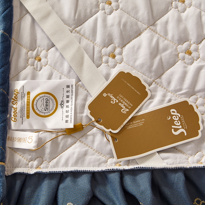 91家纺网 家纺一手货源 找家纺 罗艺轩 2024新款花季宝宝绒全套夹棉絎缝加厚系列床裙三件套 宝石蓝