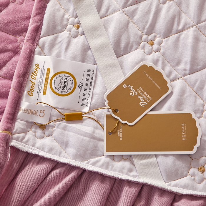 91家纺网 家纺一手货源 找家纺 罗艺轩 2024新款花季宝宝绒全套夹棉絎缝加厚系列床裙三件套 丁香紫