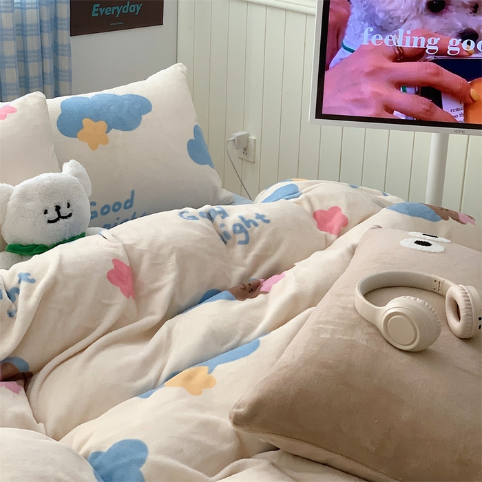 91家纺网 家纺一手货源 找家纺 星期八 2023新款210g双面牛奶绒印花四件套 云朵狗狗