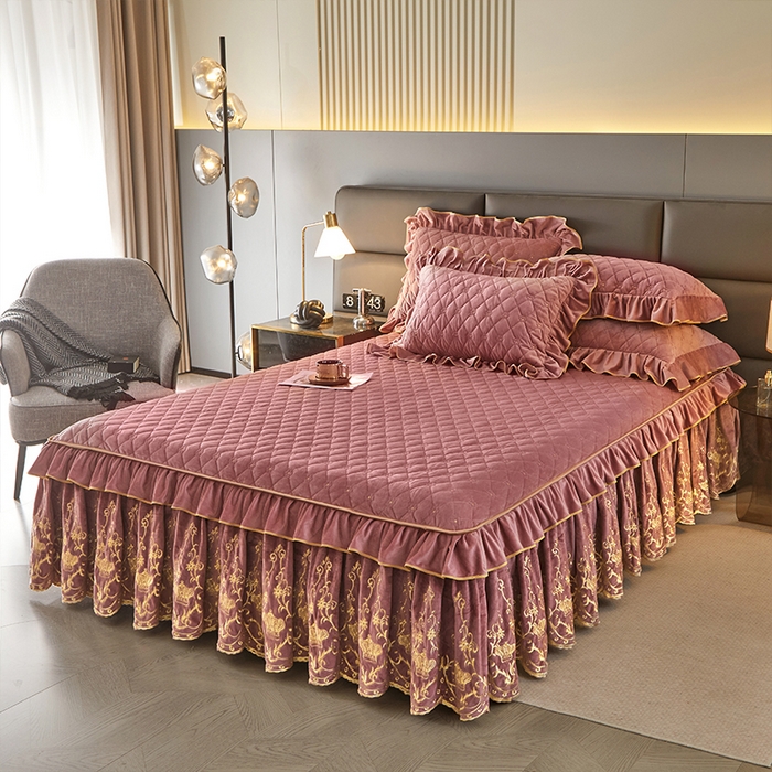 91家纺网 家纺一手货源 找家纺 罗艺轩 2024新款欧洲风情宝宝绒可拆卸夹棉床裙三件套 豆沙粉