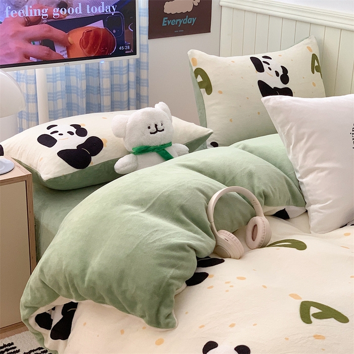 91家纺网 家纺一手货源 找家纺 星期八 2023新款210g双面牛奶绒印花四件套 小熊猫