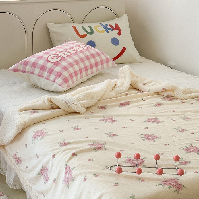 91家纺网 家纺一手货源 找家纺 昔可家纺 2023新款ins风牛奶绒羊羔绒印花毛毯（风格一） 午后茶花