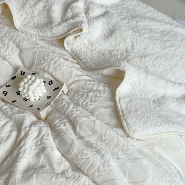 91家纺网 家纺一手货源 找家纺 宜家坊 新款秋冬高克重法莱绒羊羔绒立体剪花纯色多功能毛毯 奶油白