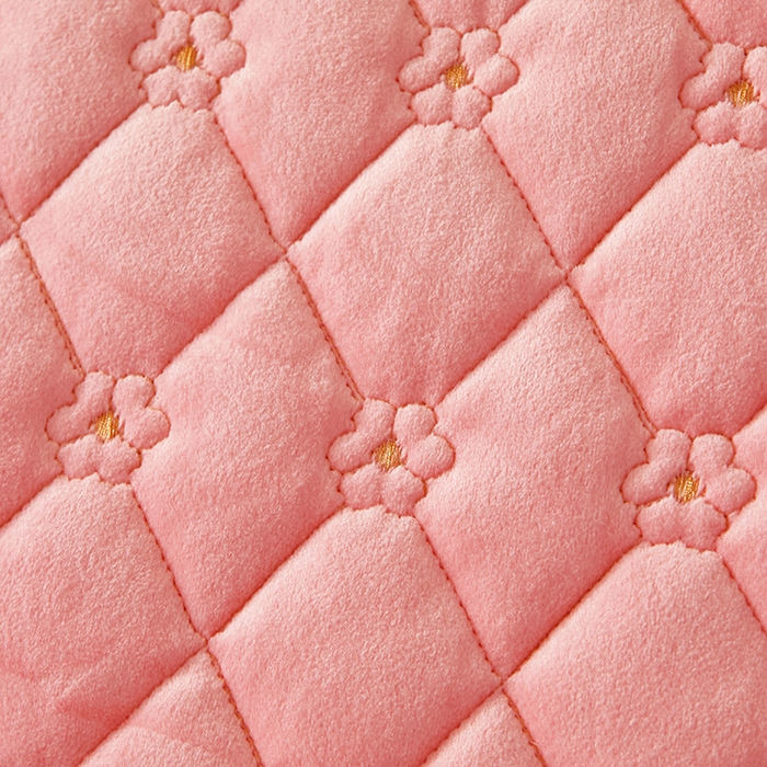 91家纺网 家纺一手货源 找家纺 罗艺轩 2024新款欧洲风情宝宝绒可拆卸夹棉床裙三件套 樱花粉