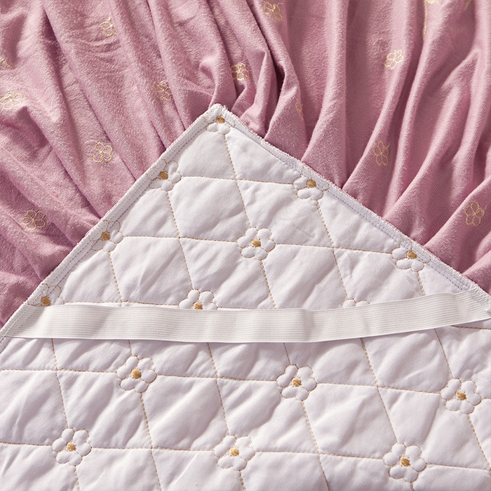 91家纺网 家纺一手货源 找家纺 罗艺轩 2024新款花季宝宝绒全套夹棉絎缝加厚系列床裙三件套 丁香紫