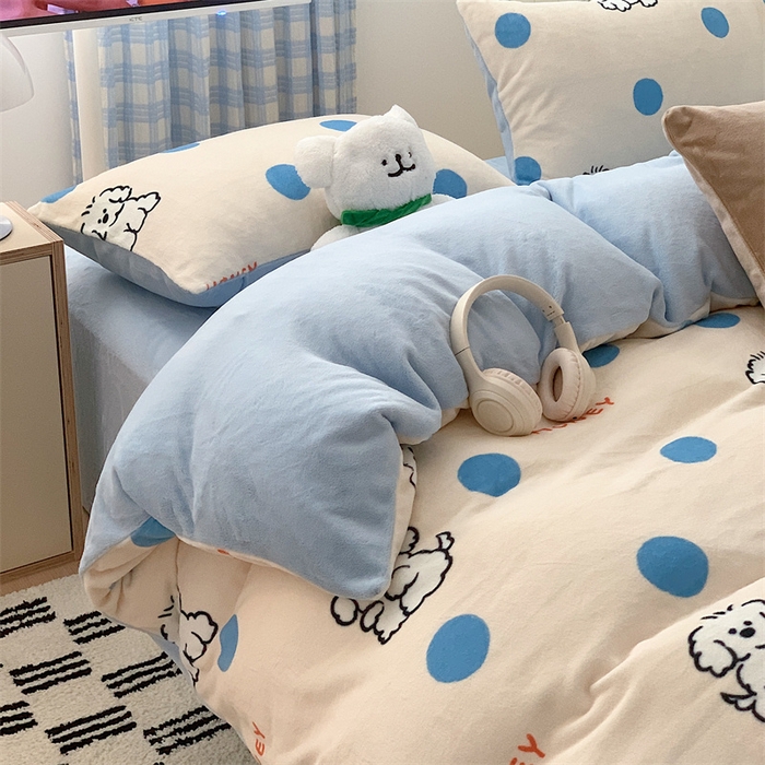 91家纺网 家纺一手货源 找家纺 星期八 2023新款210g双面牛奶绒印花四件套 波点狗狗