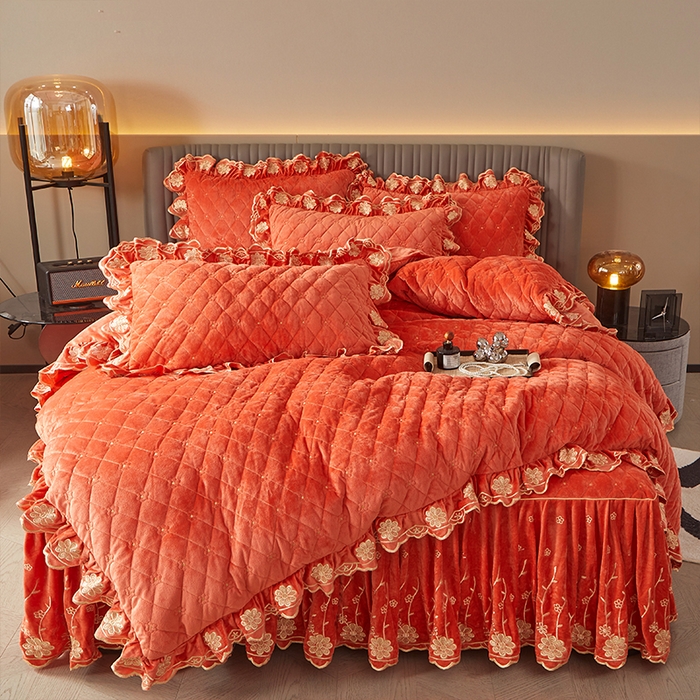 91家纺网 家纺一手货源 找家纺 罗艺轩 2024新款花季宝宝绒全套夹棉絎缝加厚系列床裙套件 爱玛橙