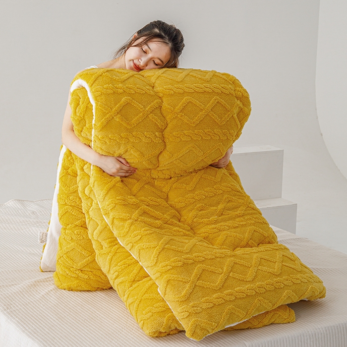 91家纺网 家纺一手货源 找家纺 雅蔓依 2025新款塔芙绒羊羔绒冬被被子被芯 柠檬黄