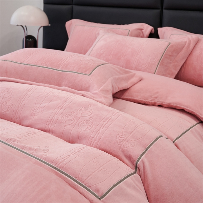 91家纺网 家纺一手货源 找家纺 榻尚家居 2023新款秋冬暖绒Queen系列-玫瑰花园 温柔粉