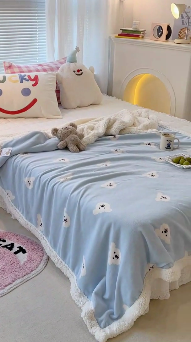 91家纺网 家纺一手货源 找家纺 昔可家纺 2023新款ins风牛奶绒羊羔绒印花毛毯（风格一） 蓝底小白熊