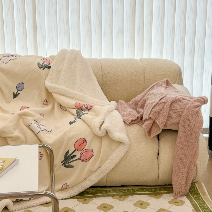 91家纺网 家纺一手货源 找家纺 昔可家纺 2023新款ins风牛奶绒羊羔绒印花毛毯（风格二） 粉粉郁金兔