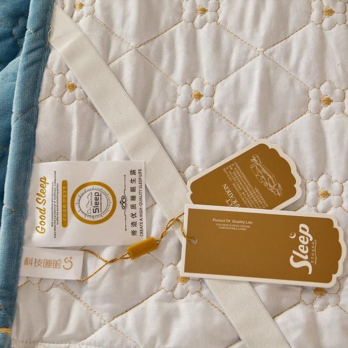 91家纺网 家纺一手货源 找家纺 罗艺轩 2024新款花季宝宝绒全套夹棉絎缝加厚系列床裙三件套 绅士蓝