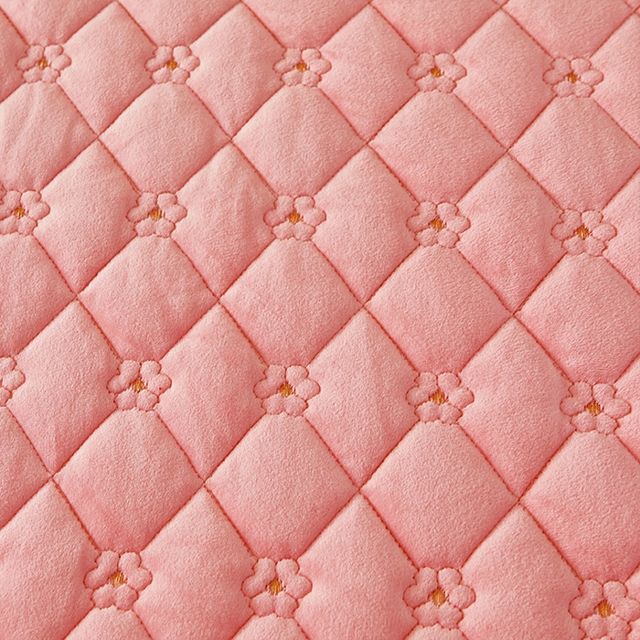 91家纺网 家纺一手货源 找家纺 罗艺轩 2024新款欧洲风情宝宝绒可拆卸夹棉床裙三件套 樱花粉