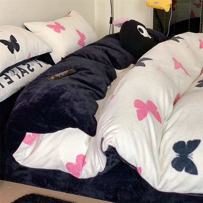 91家纺网 家纺一手货源 找家纺 星期八 2023新款210g双面牛奶绒印花四件套 蝴蝶