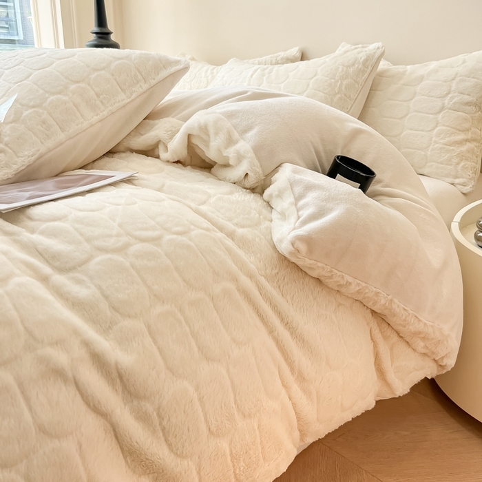 91家纺网 家纺一手货源 找家纺 慕尚家纺 2025新款280g兔毛绒四件套-洛卡 洛卡-奶白