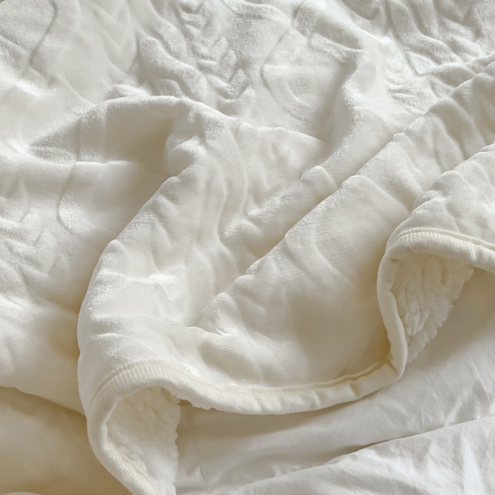 91家纺网 家纺一手货源 找家纺 宜家坊 新款秋冬高克重法莱绒羊羔绒立体剪花纯色多功能毛毯 奶油白