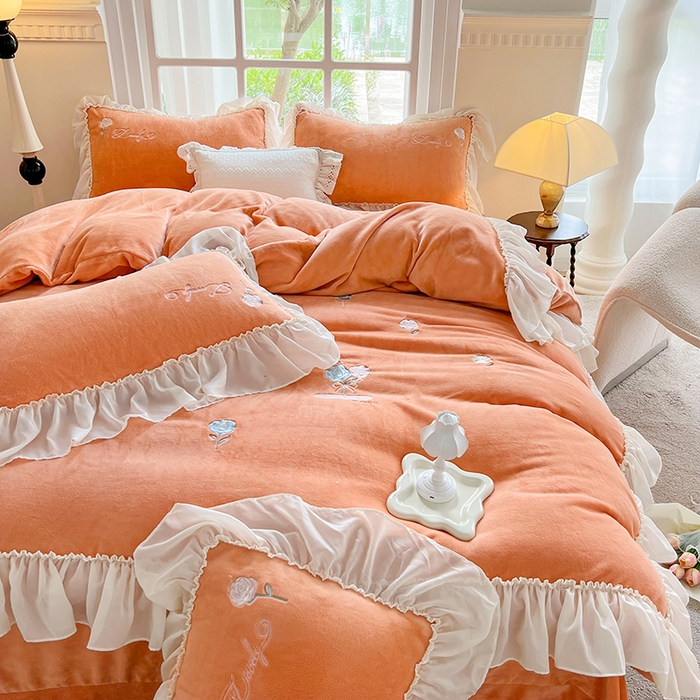 91家纺网 家纺一手货源 找家纺 可以家居 2023新款牛奶绒绣花花边款四件套玫瑰庄园 爱玛橙